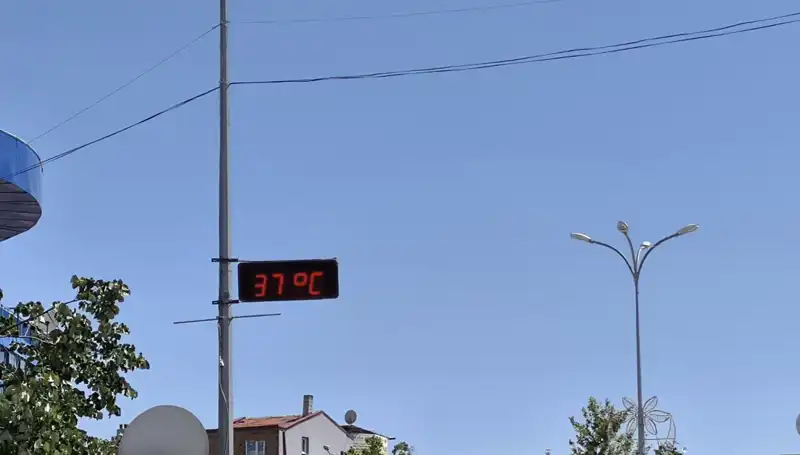 Yazın Kavurucu Sıcağı: Bir İlçede Termometreler 38 Dereceyi Geçti