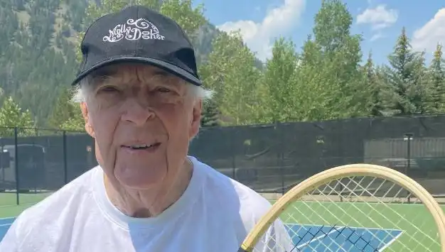 Avustralyalı Tenis Efsanesi Fred Stolle Hayatını Kaybetti: Hatıralar Canlanıyor