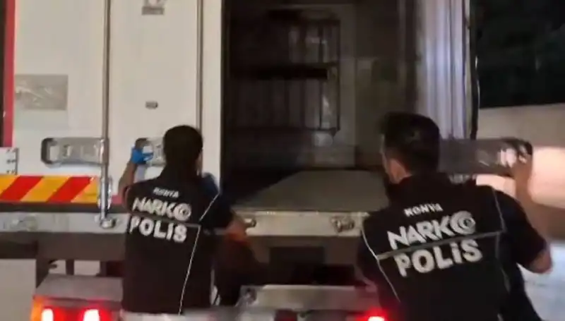 Konya’da Uyuşturucu Operasyonunda Dört Şüpheli Suçüstü Yakalandı