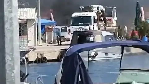 Tuzla Balıkçı Barınağında Yangın Paniği: Lastikler Alev Alev Yandı