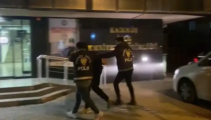 Galatasaray Taraftarına Silahla Saldıran Şahıs Çok Geçmeden Yakalandı