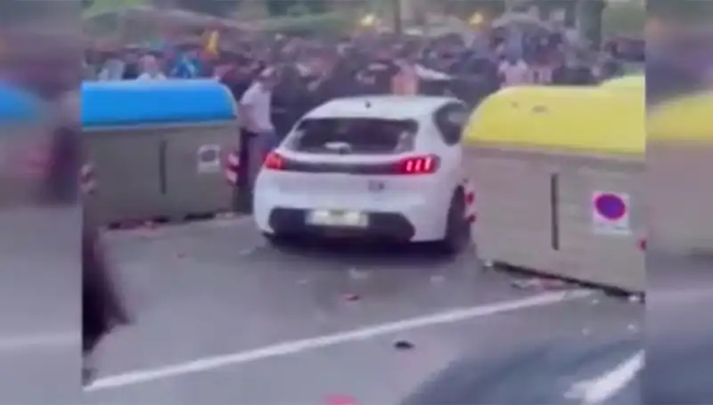 Taraftarların Arasına Dalıp Kaosa Neden Olan Araçta 13 Yaralı: Olay Detayları