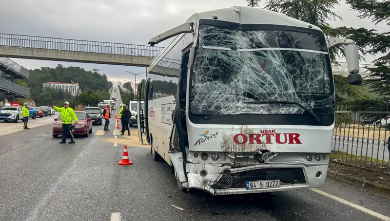 Uşak’ta İşçi Servislerinin Çarpışması: Yaralıların Sayısı Endişe Verici