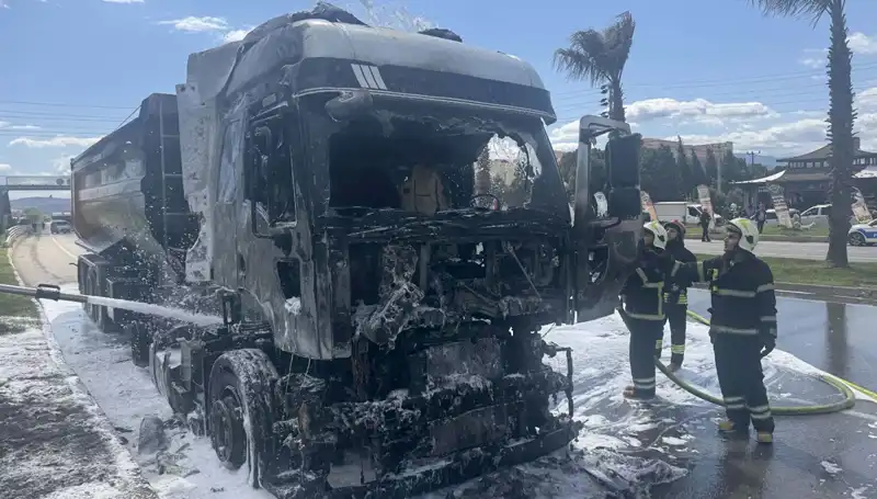 Kum Yüklü TIR Yangını: Korkunç Manzara ve Büyük Hasar