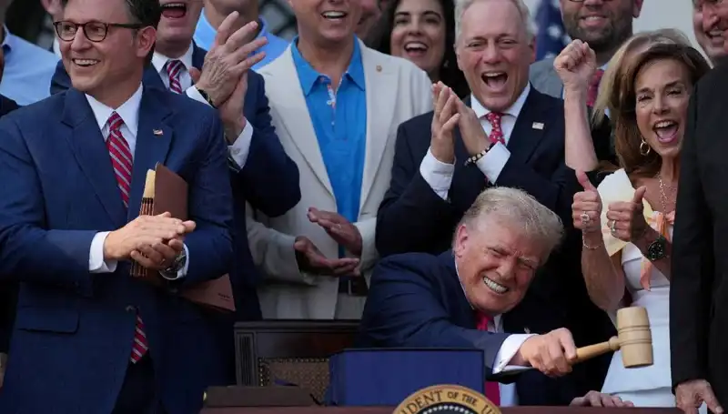 Trump’tan Ekonomiyi Değiştirecek "Büyük, Güzel Yasa Tasarısı" İmzası!