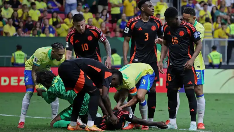Galatasaraylı Davinson Sanchez'in Sahada Yaşadığı Korkutucu Kaza ve Sonrası