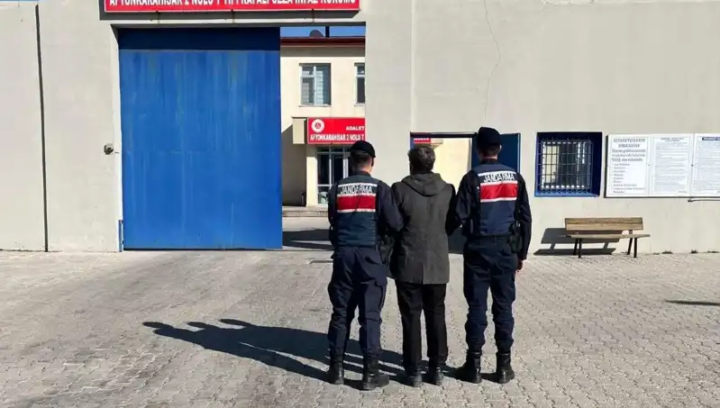 10 Yıllık Hapis Cezasıyla Aranan Zanlı, Polis Tarafından Yakalandı