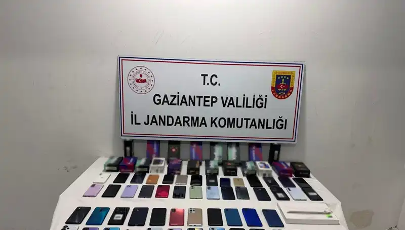 Gaziantep'te 2 Milyon TL'lik Kaçak Telefon Operasyonu: İki Gözaltı!