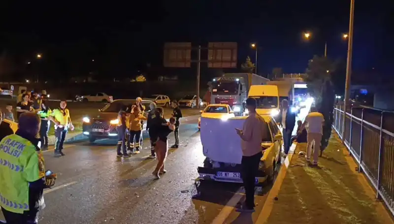 Otoyolda Şok Eden Geri Dönüş Kazası: İki Çocuk Yaralı