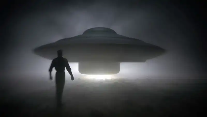 Uzaylılar Hakkında Şok Edici İddia: UFO Uzmanı Masum İnsanı Hedef Alıyor!