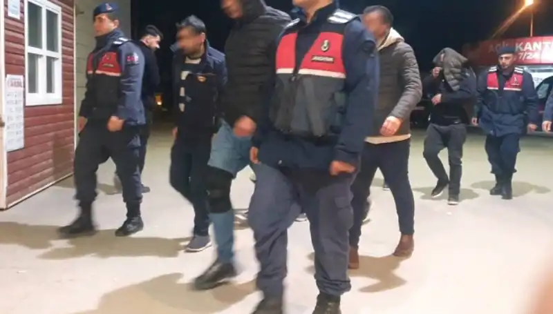 Bağ Evinde Düzenlenen Uyuşturucu Partisine Şok Baskın!