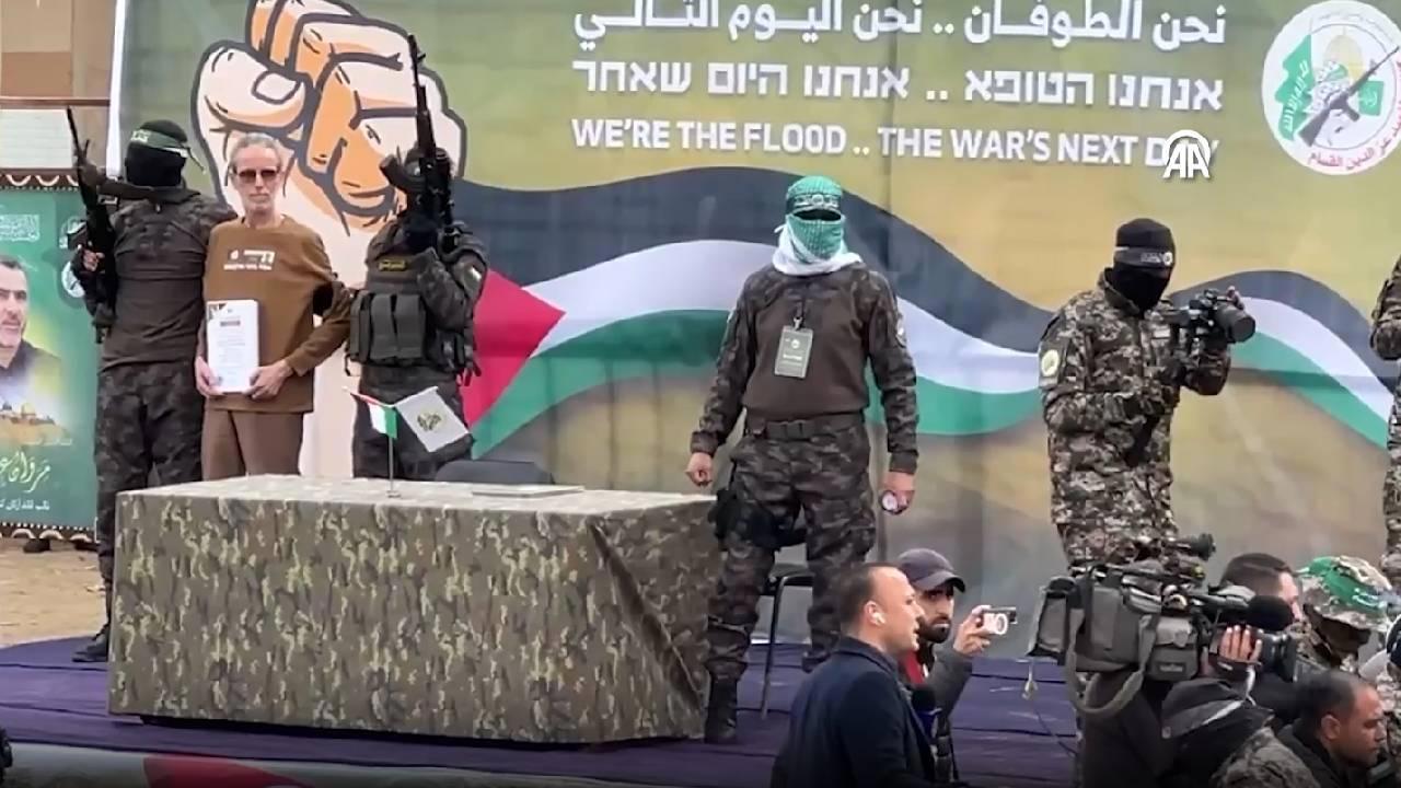 Hamas, İsrail'le Esir Takasında 3 İsrailli Esiri Serbest Bıraktı.