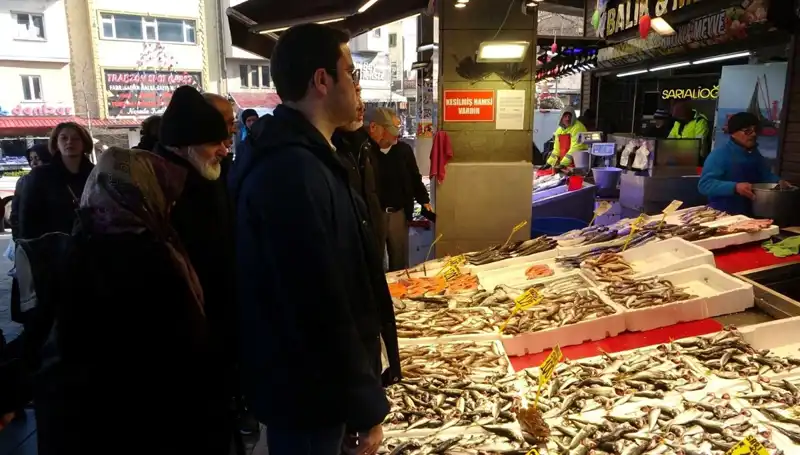 Hamsi Fiyatları Düşüşte, Tezgahlar Çeşitleniyor: Karaborsa Alarmı!