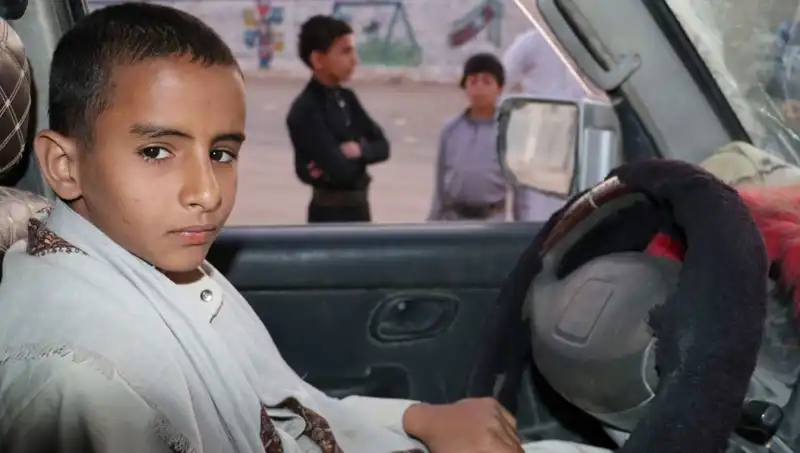 Yemen'in Çocuk Şoförleri: İç Savaşın Gölgesinde Bir Hayatta Kalma Mücadelesi