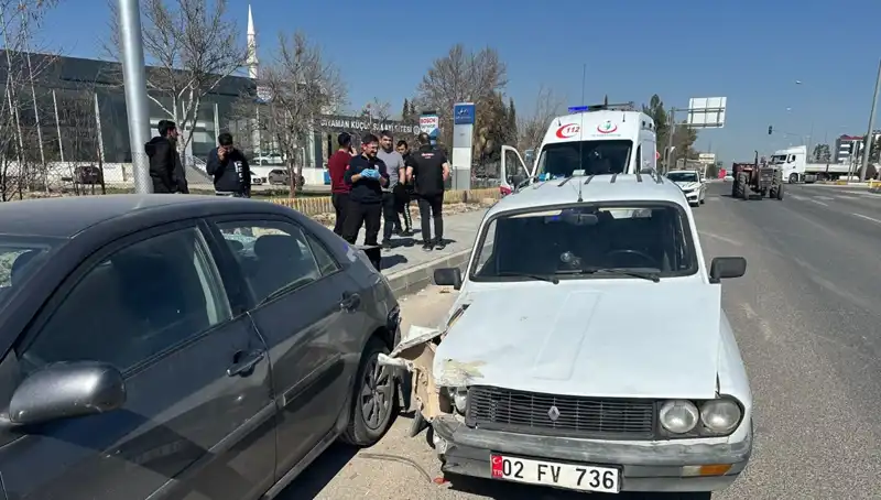 Park Halindeki Araca Çarpan Otomobilde Yaralanma Olayı