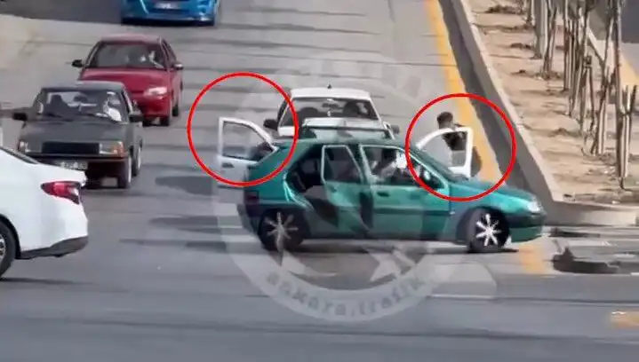 Trafikte Bıçak ve Kılıçlarla Saldırı: Gözaltına Alınan Şahıslar Detaylar İle Açıklandı