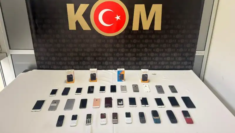 Gümrük Kaçağı 37 Cep Telefonu Ele Geçirildi: Olayın Detayları Şaşırtıyor