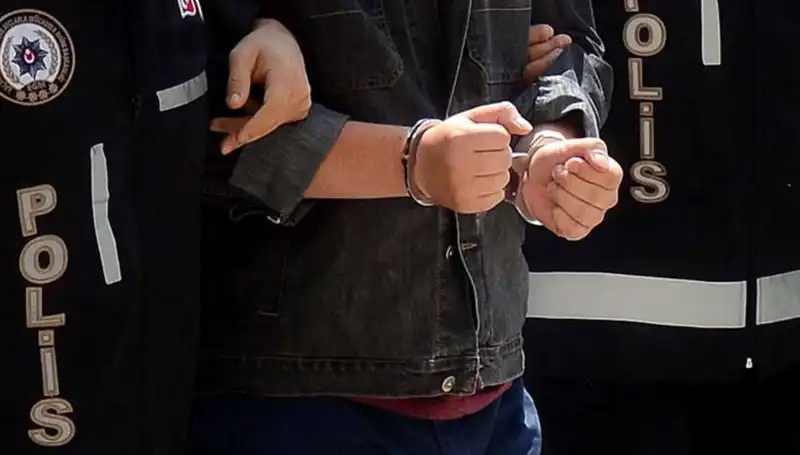 Kayseri'de Yasa Dışı Silah Ticareti Operasyonu: İki Zanlı Gözaltında!