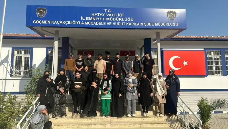 Minibüste 24 Göçmen Yakalandı: Sıcak Gelişmeler ve Olayın Ardındaki Hikaye