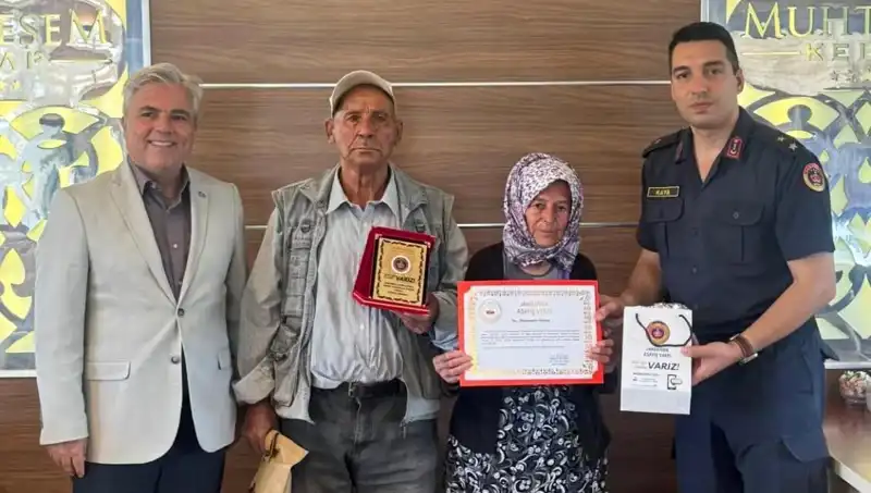 Hayatlarını Jandarmaya Bağışladılar: İki Yaşlı Çiftin Duygulandıran Kararı