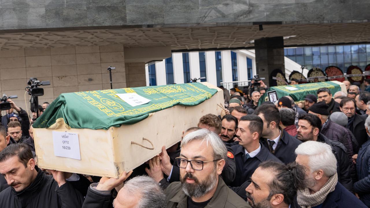 Bolu'da Zırhlı Araç Faciası Sonrası Vefat Edenler Toprağa Veriliyor