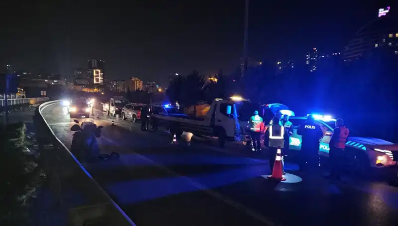 TEM Otoyolu'nda Şok Edici Kaza: Yol Kenarında Yatan Kişi Sürüklendi!
