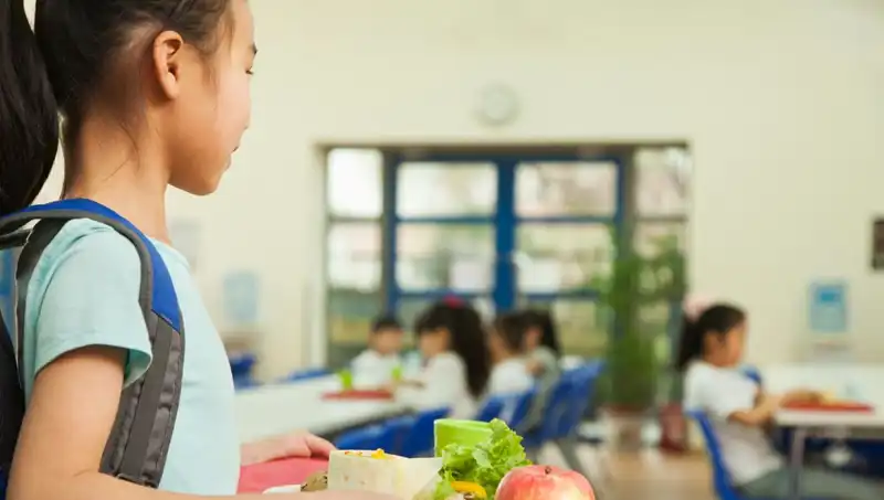 İspanya, Obeziteyle Mücadelede Radikal Karar Aldı: Yağlı Yiyecekler Menüden Çıkıyor!