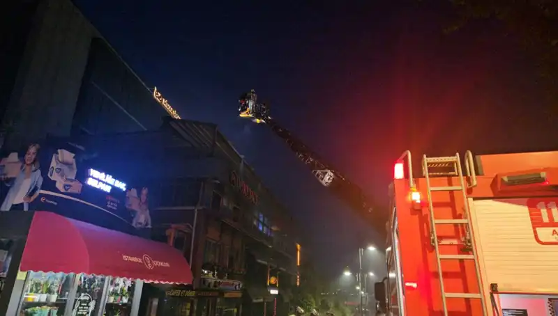Beşiktaş'taki 3 Katlı Restoranda Büyük Yangın: Tüm Detaylar