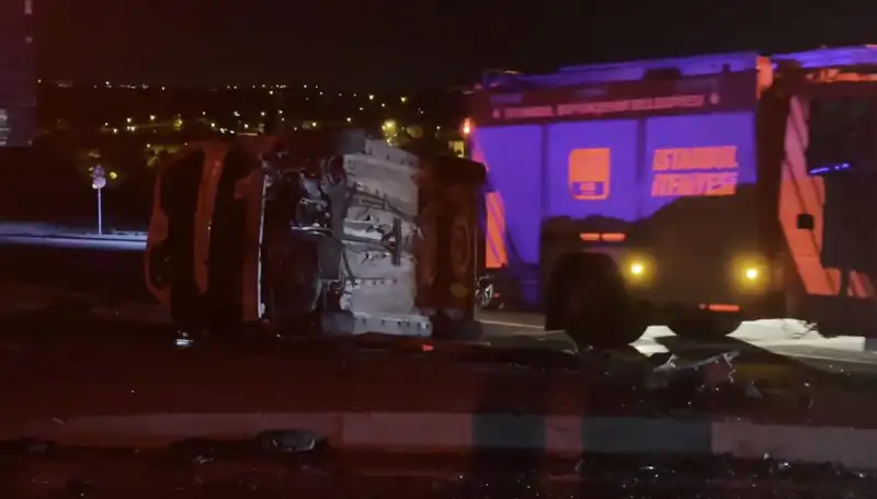 Havalimanı Yolunda Feci Kaza: 6 Kişi Yaralandı!