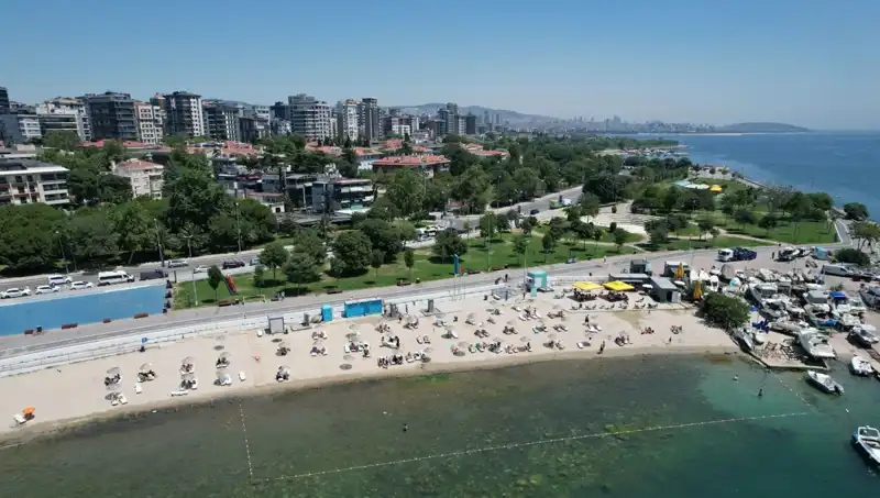 Sıcak Hava İstanbul'u Etkisi Altına Aldı: Caddebostan Sahili Dolu Taşacak!