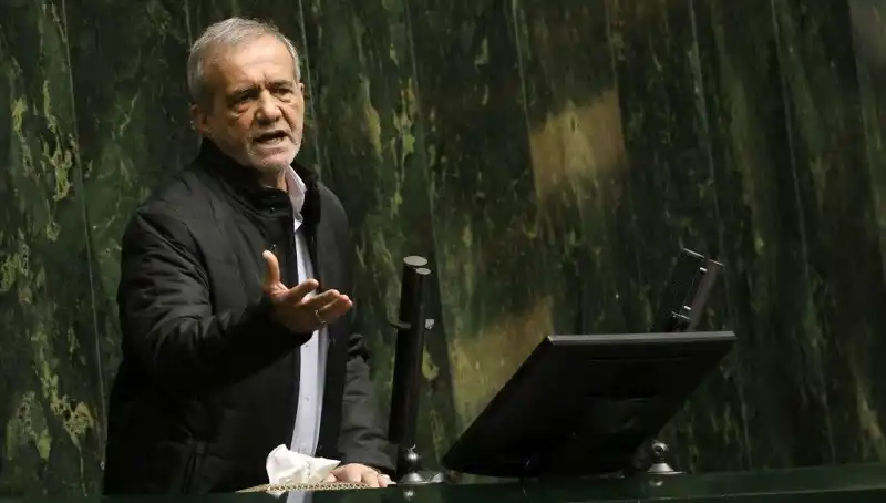 Halk Ekonomik Krizle Mücadele Ederken Lüks Geziye Giden Bakan Görevden Alındı