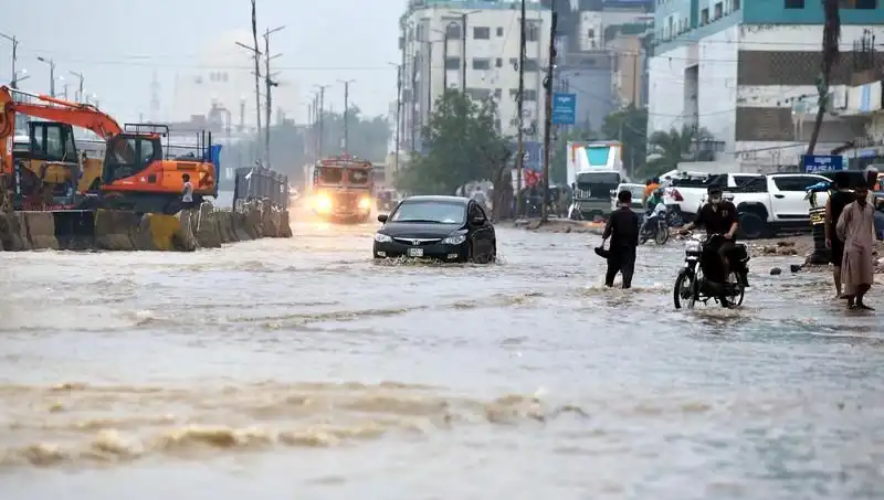 Pakistan'da Muson Yağmurları Felaketi: 785 Can Aldı, Salgın Tehlikesi Büyüyor
