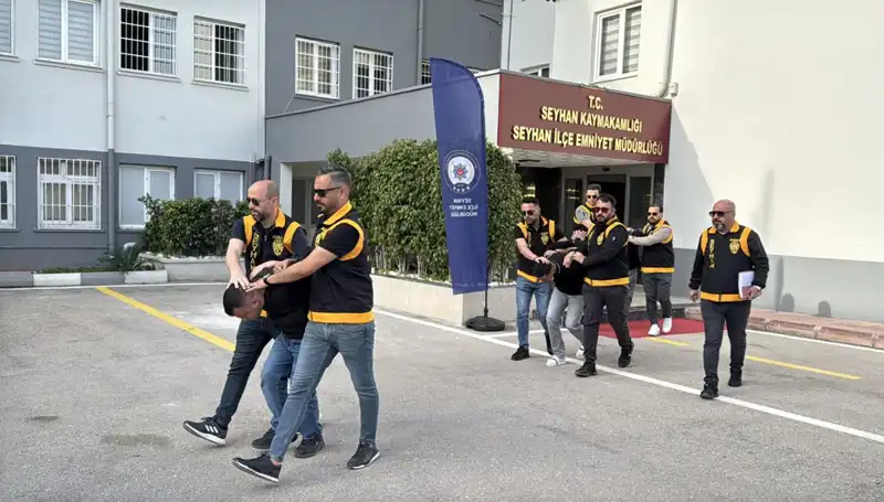 Alacak Verecek Anlaşmazlığında Mahalledeki Evi Kurşunladılar!