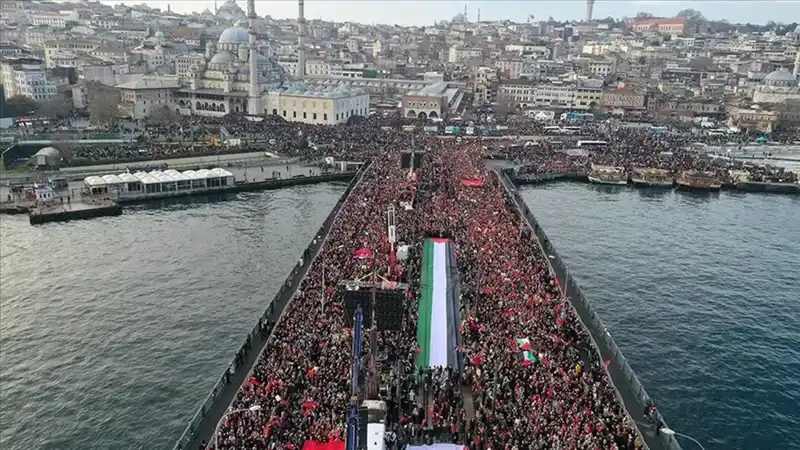 Galata Köprüsü’nden Gazze’ye Destek: On Binler Bir Araya Geldi!