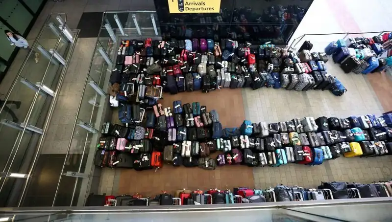 Havalimanında Dehşet Anları: 2 Yaşındaki Çocuk Bagaj Bandında Kayboldu!