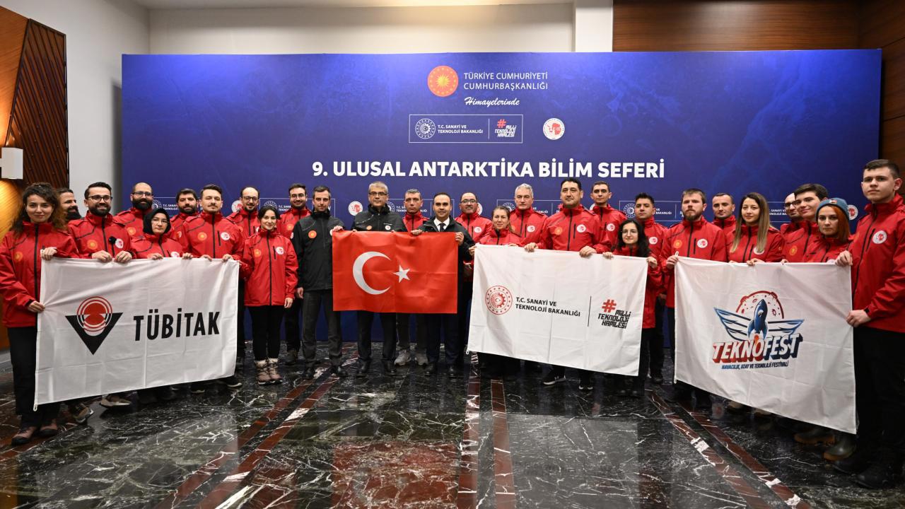 Türk Bilim İnsanları Antarktika'yı Keşfe Hazırlanıyor