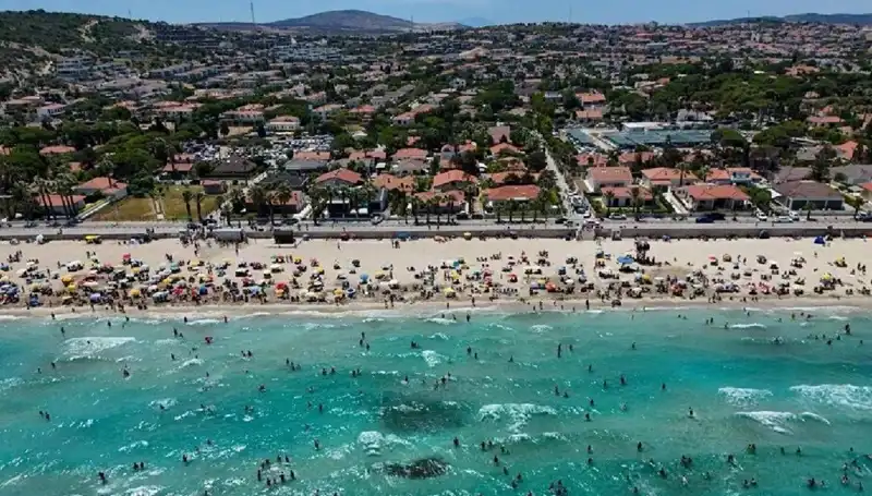 Çeşme'de Su Kesintisi Uzatıldı: Halk Tepkili ve Çözüm Arıyor