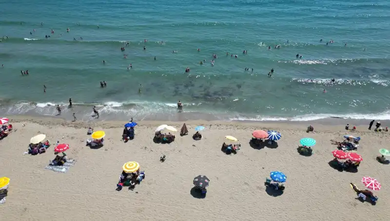 Tekirdağ Sıcaklarında Serinleme Yöntemi: Plajlar Dolup Taşıyor