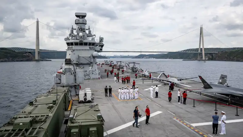 Türkiye’nin İlk Amfibi Gemisi TCG Anadolu, Sarayburnu’ndan Yolculuğa Çıktı