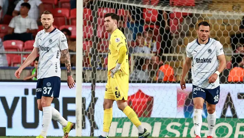 Fenerbahçe'yi Beklenmedik Sonuçlar Darmadağın Etti! Hayal Kırıklığına Uğrayan Taraftarlar