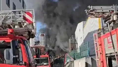 Tuzla'daki Fabrika Yangını: Kontrol Altında Ama Nedenleri Merak Ediliyor