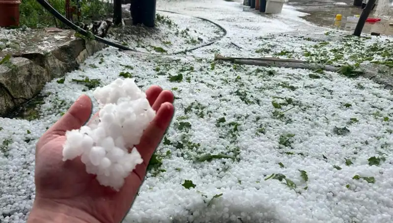 Haziran Ayında Dolu Sürprizi: Doğa Bembeyaz Bir Tabloya Dönüştü
