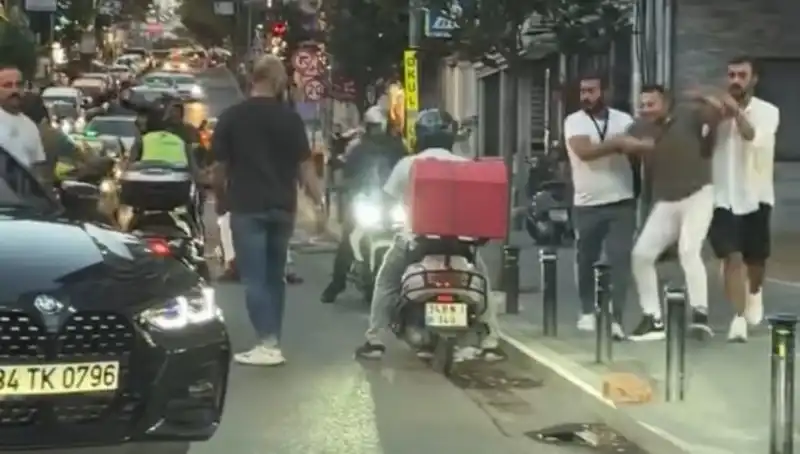 Nişantaşı’nda Şok Eden Yol Verme Kavgası: Sopayla Kadına Saldırı