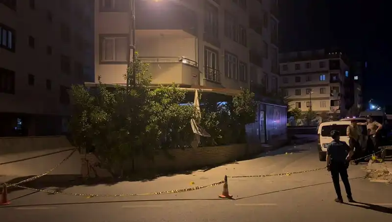 İstanbul'da Kafeye Silahlı Saldırı: Çok Sayıda Yaralı Var