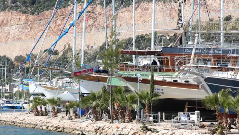 Kaş’taki Gezi Tekneleri Yaz Sezonuna Hazırlanıyor: Turistler Neler Bekleyebilir?