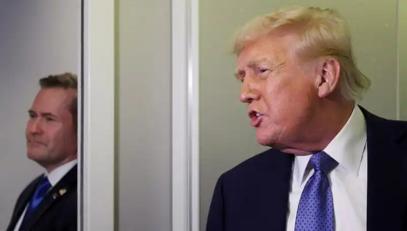 Trump'ın Yanlışlıkla Sızdırdığı Planlar Sonucu Mike Waltz Görevden Alındı!