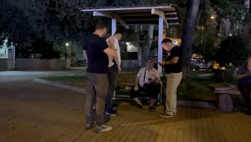 Kısmı Görme Kaybı Olan Adamın Telefonunu Çaldılar: Şok Eden Olay