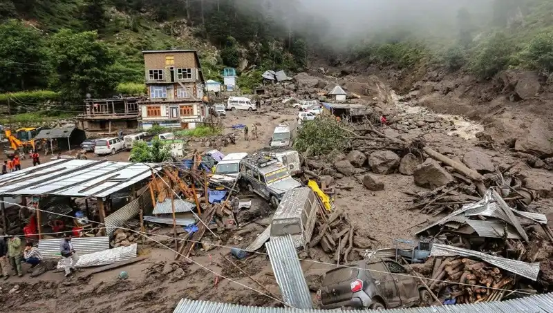 Hindistan'da Sel Felaketi: 60 Hayat Gitti, 200 Kayıp