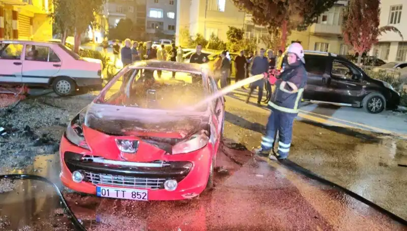 Psikolojik Çöküşte Skandal: Genç Kız Annesinin Arabasını Yaktı!
