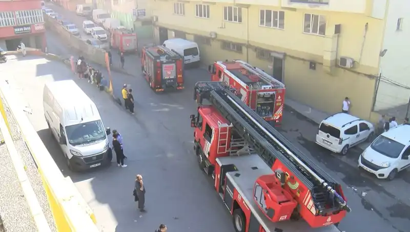 İstanbul'da Tekstil Atölyesinde Korkutan Yangın: 4 Yaralı, Yangının Sebebi Araştırılıyor